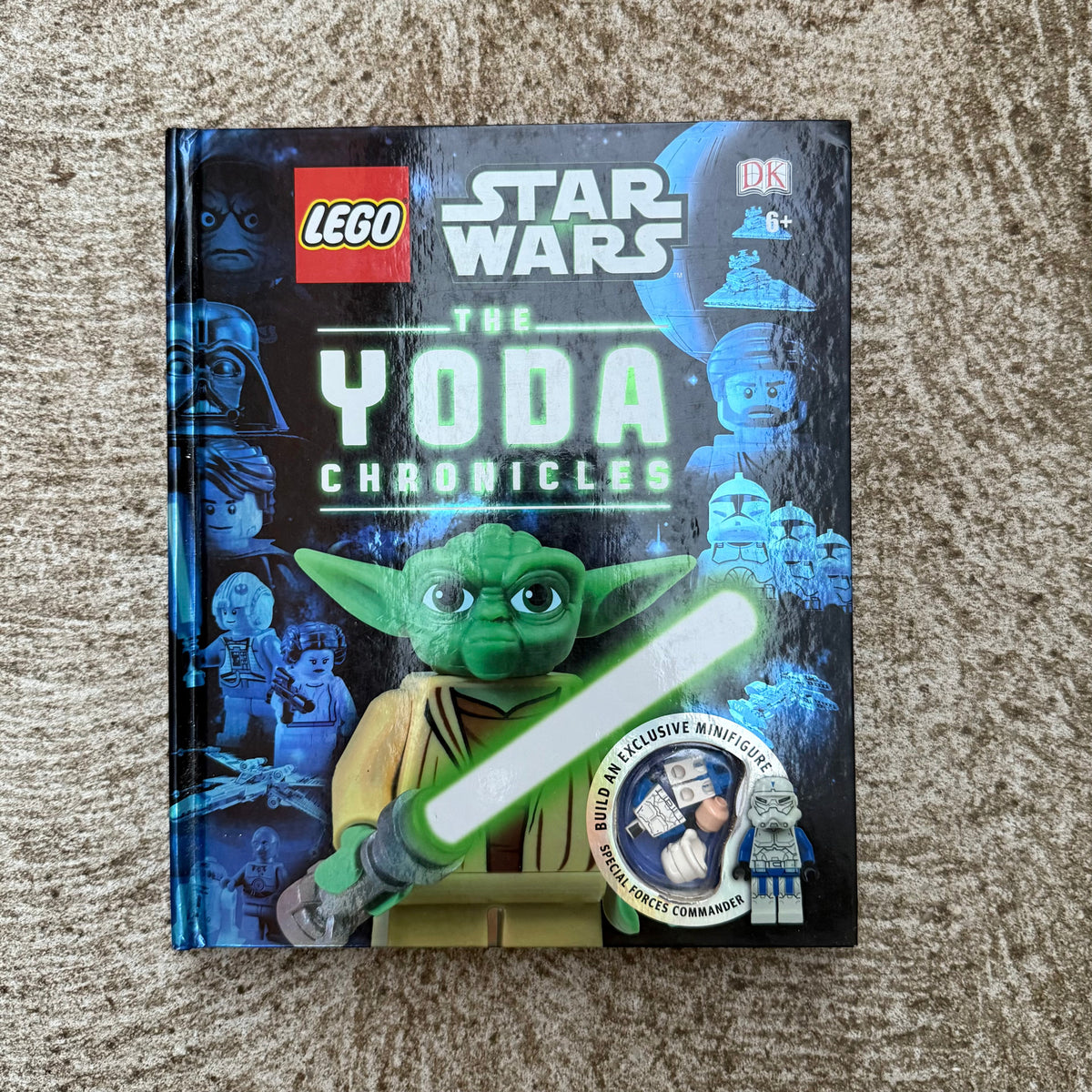Lego Star Wars The Yoda Chronicles Hard Back Book + Minifigure (2013)