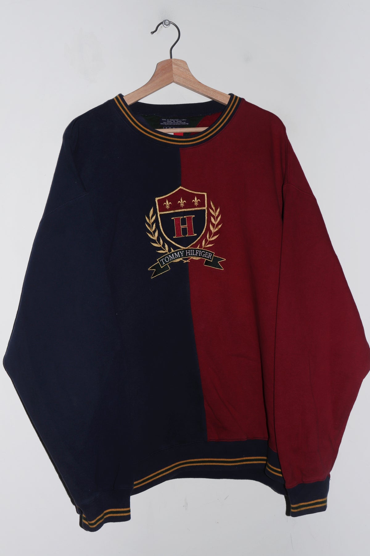 Vintage 90s Tommy Hilfiger Embroidered Graphic Thick Sweatshirt (XL)