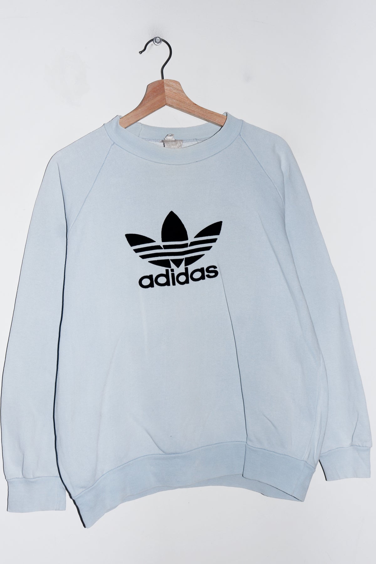 Vintage 80s Adidas Felt Trefoil Graphic Ice Blue Raglan Sweatshirt (M)