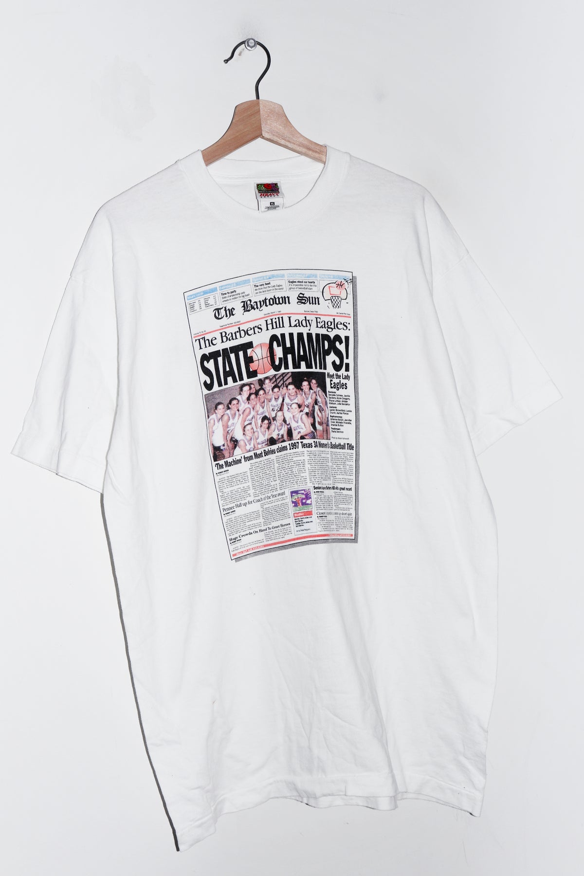 Vintage 90s USA College Basketball Newspaper Graphic Tee (XL)