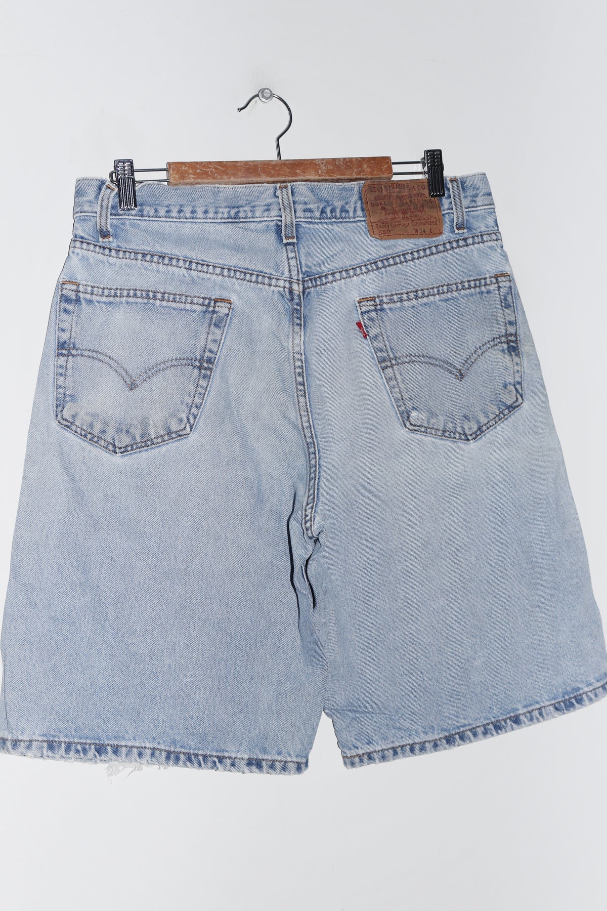 Vintage Levi's 550 Thick Denim Shorts (2000) (32)