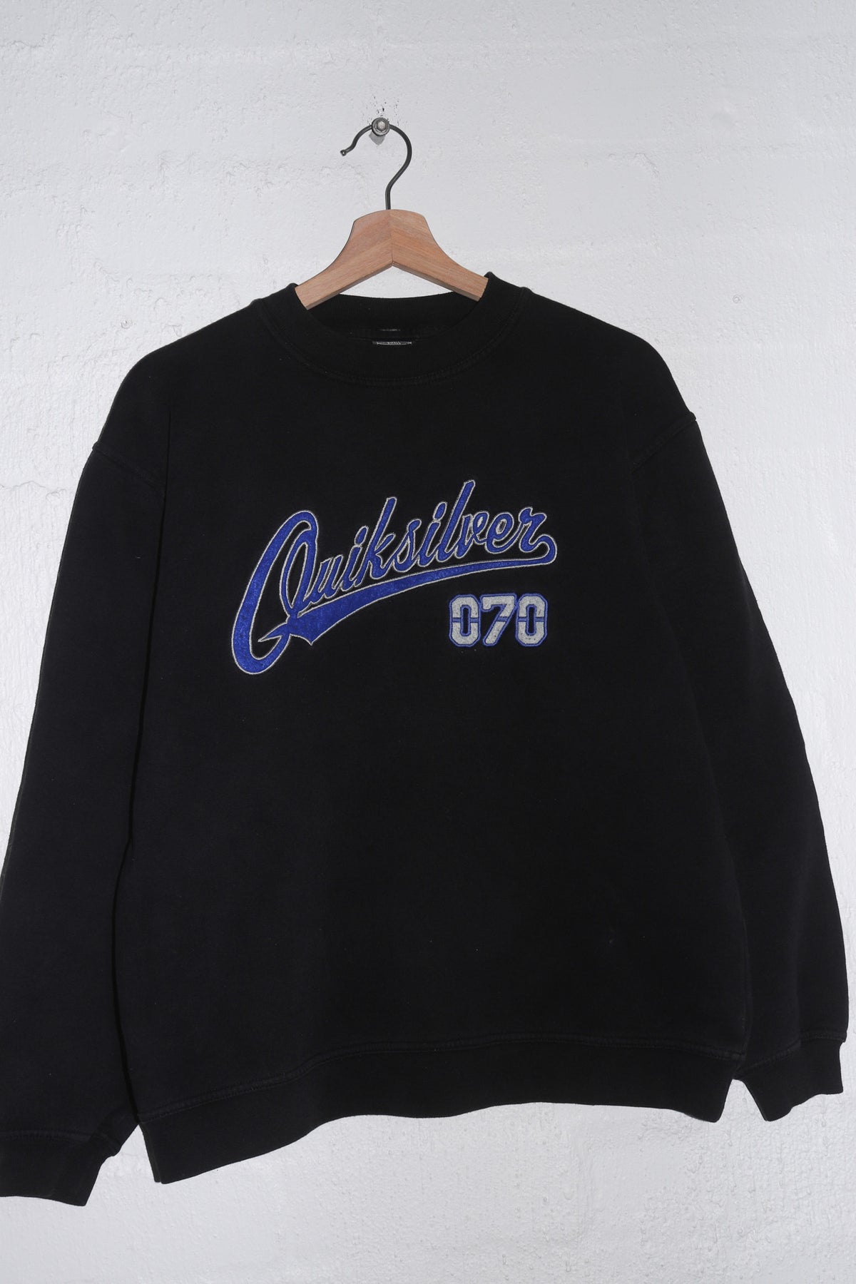 Vintage Quiksilver Surfwear Embroidered Graphic Thick Sweatshirt (M)