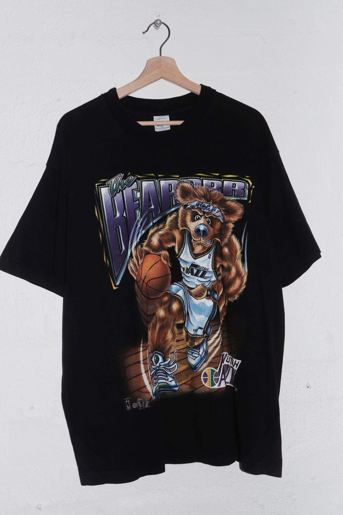 Vintage 90s NBA Utah Jazz Basketball Bear Graphic Tee (L-XL)