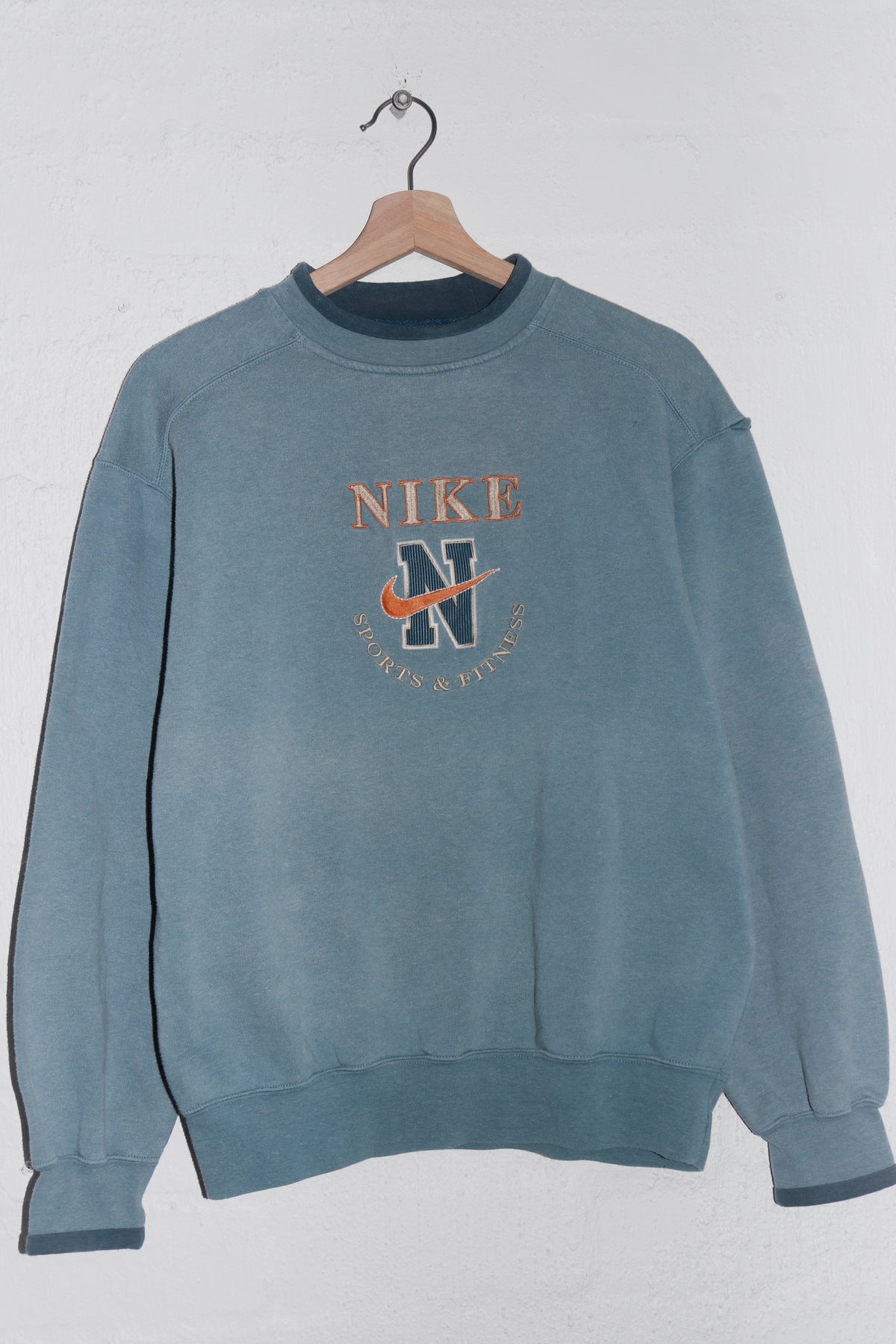 Vintage 90s Nike Embroidered Swoosh Graphic Sweatshirt (M)