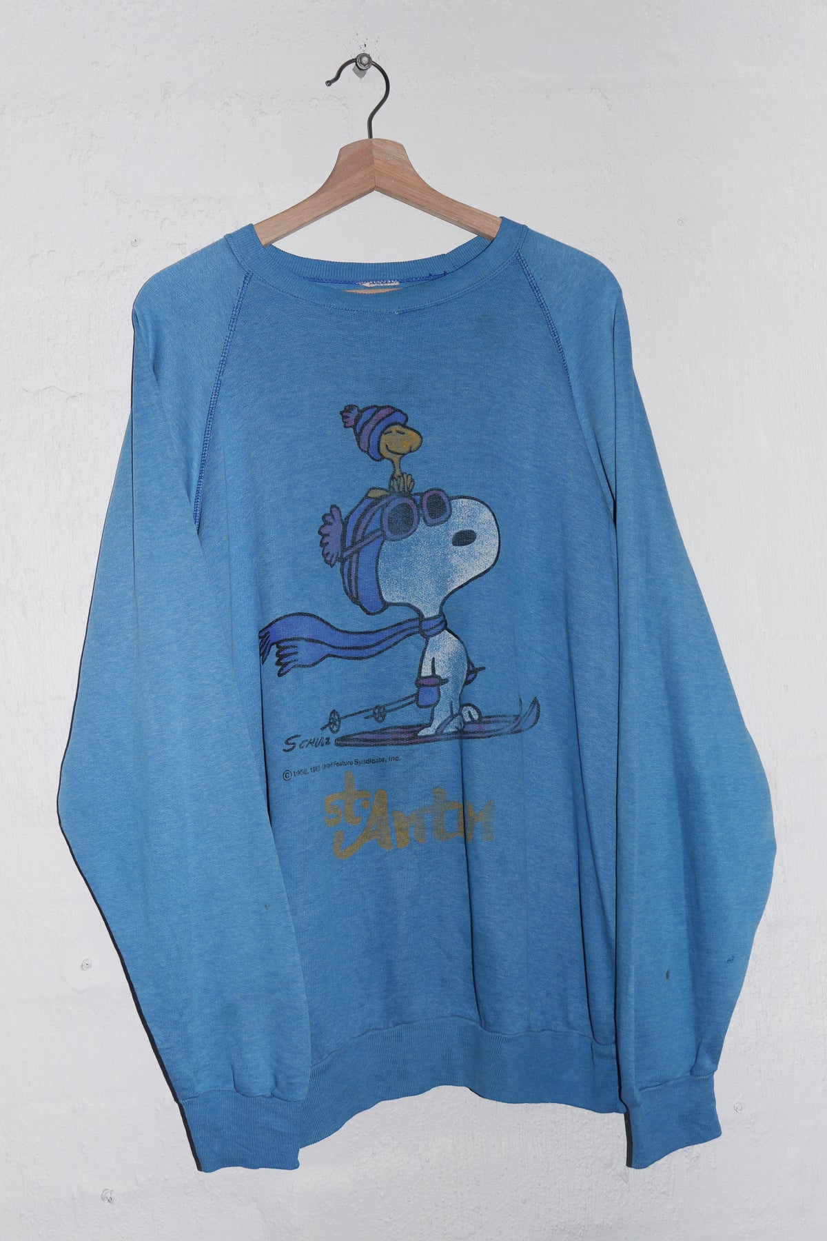 Vintage 80s Snoopy Skiing Graphic Raglan Sweatshirt (L-XL)