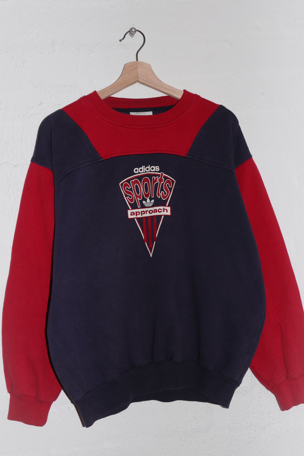 Vintage 80s Adidas Graphic Sweatshirt (M)