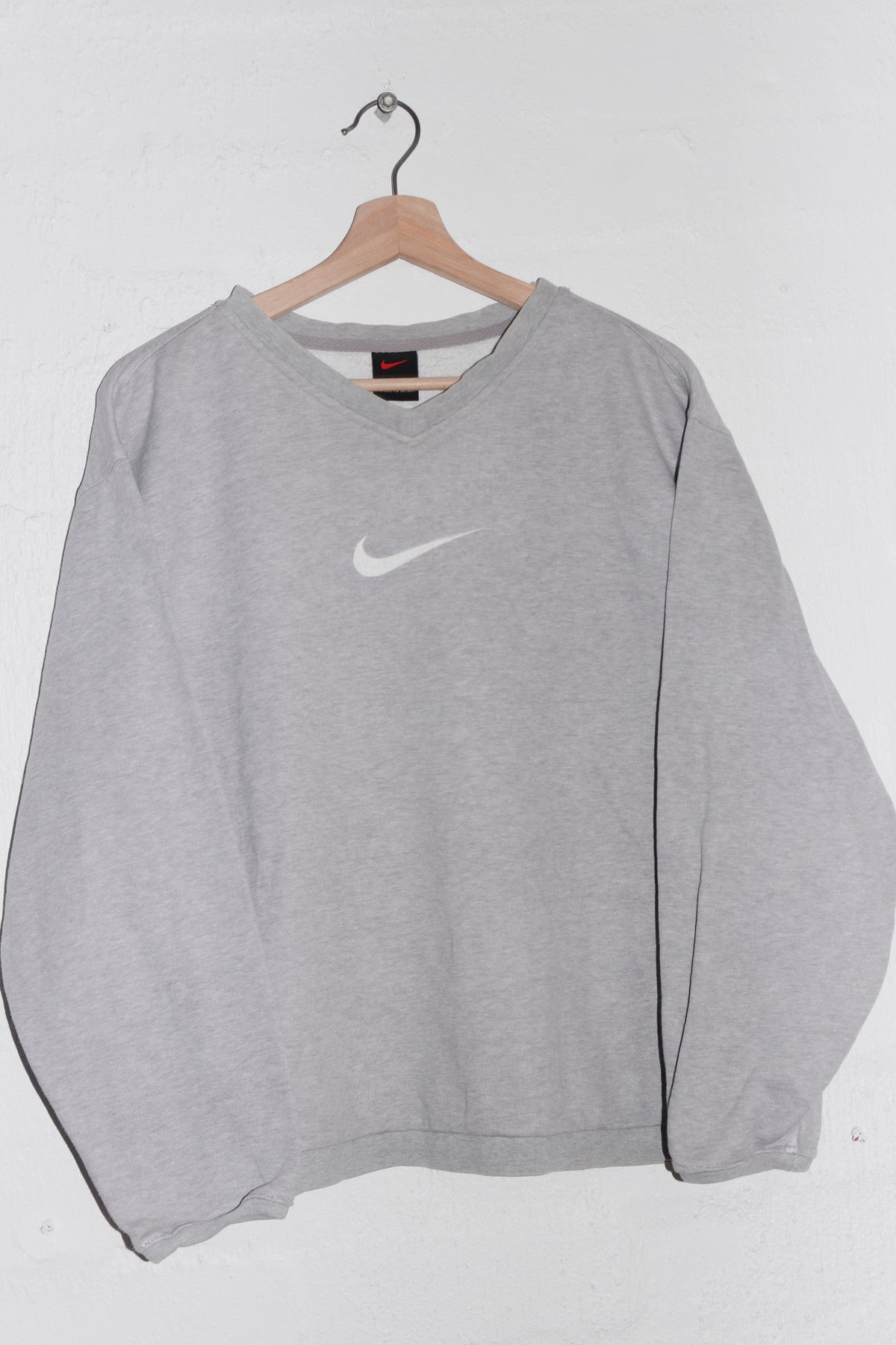 Vintage 90s Nike Embroidered Swoosh Grey Sweatshirt (M/M-L)