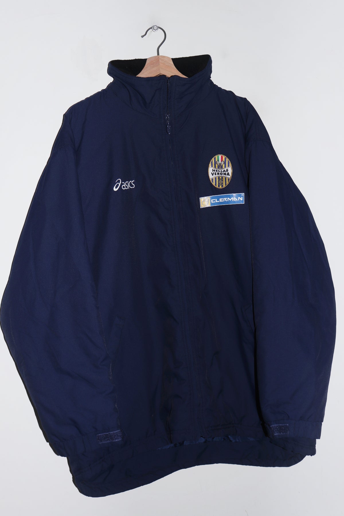 2000s Asics Hellas Verona Football Training Thick Padded Outerwear Jacket (XL)