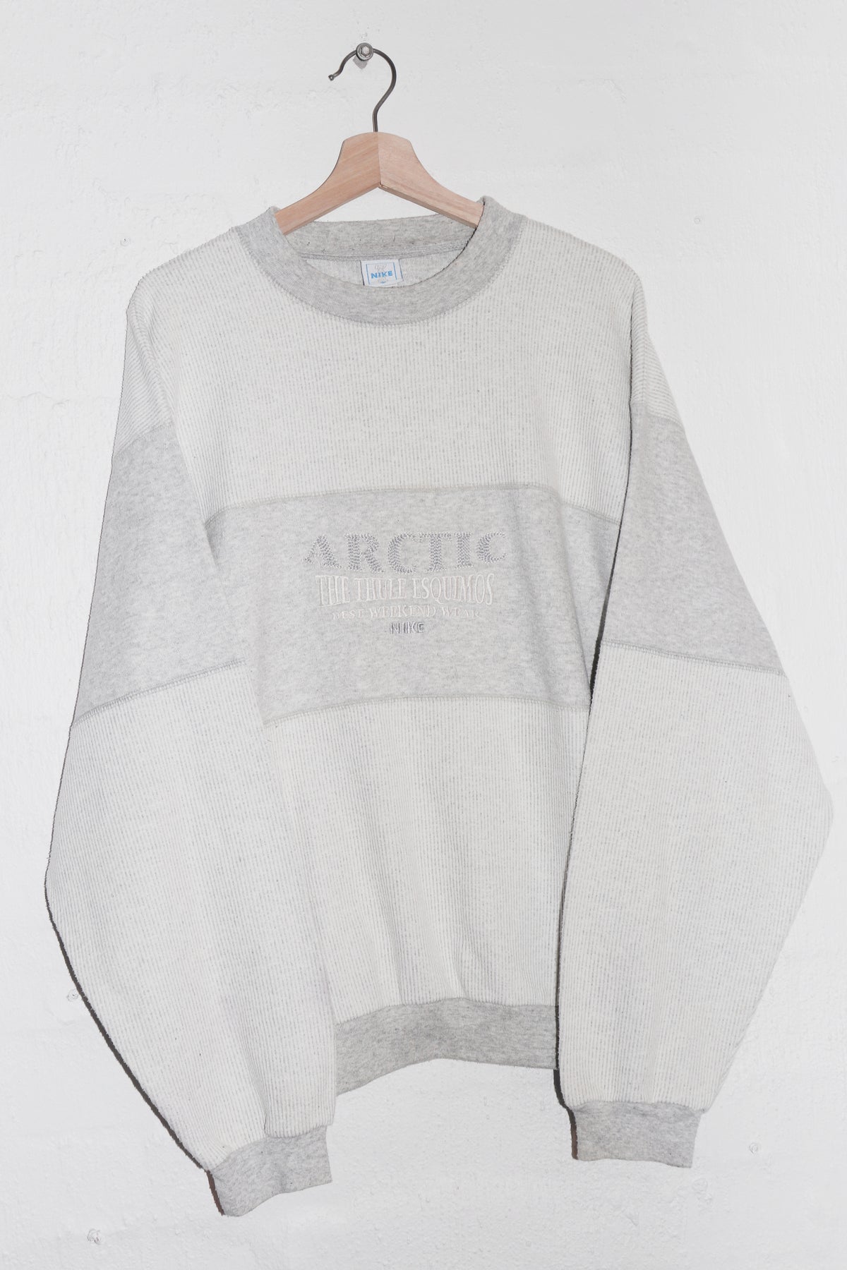 Vintage 90s Spanish Nike Arctic Embroidered Graphic Sweatshirt (XL)