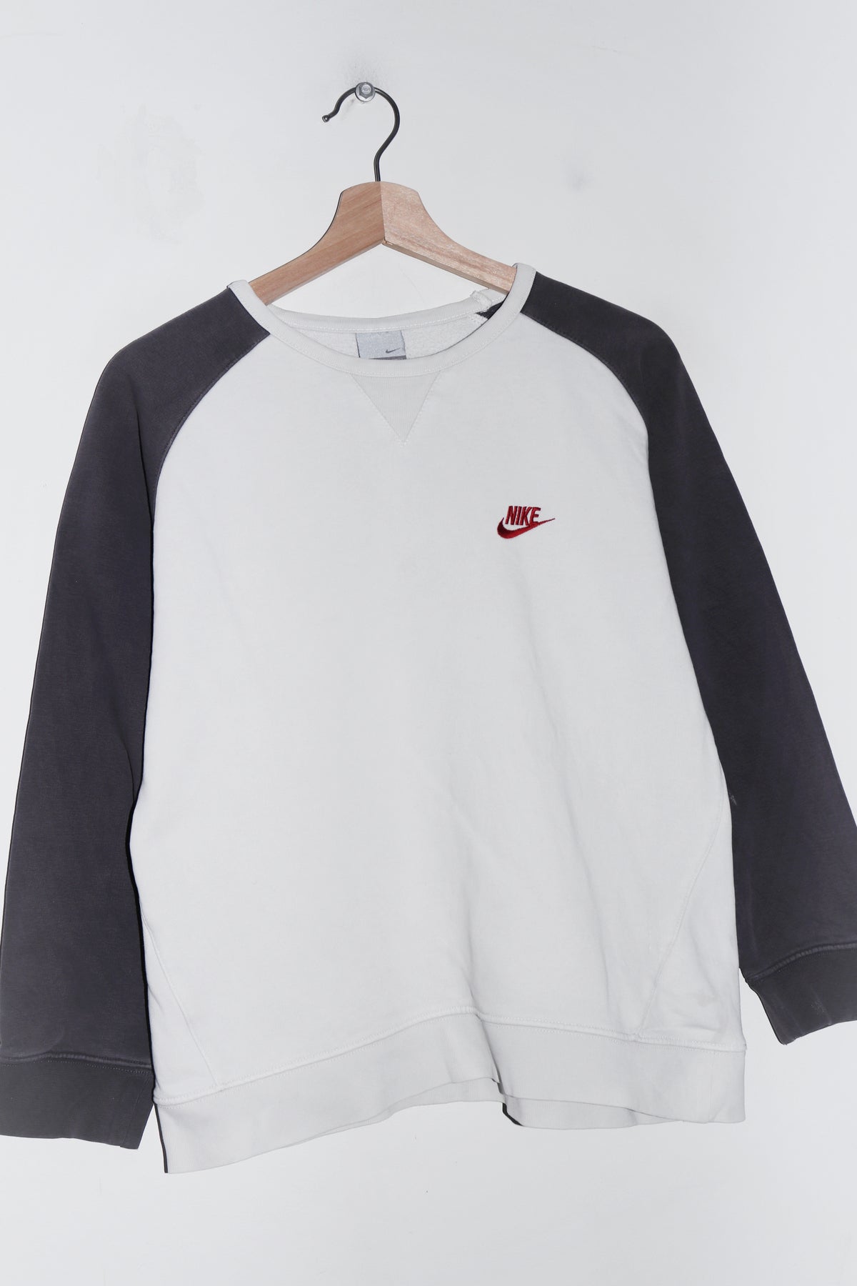 Vintage Nike Embroidered Swoosh White Sweatshirt (S/S-M)