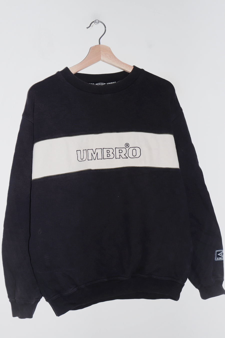 Vintage Umbro Embroidered Spellout Graphic Football Sweatshirt (M)