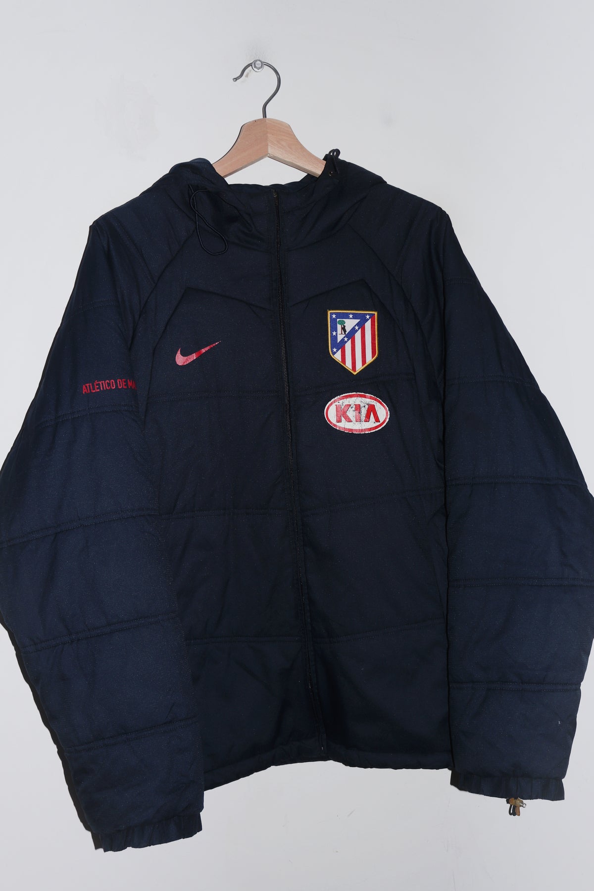 Vintage Nike Atletico Madrid Football Thick Padded Football Outerwear Jacket (L)