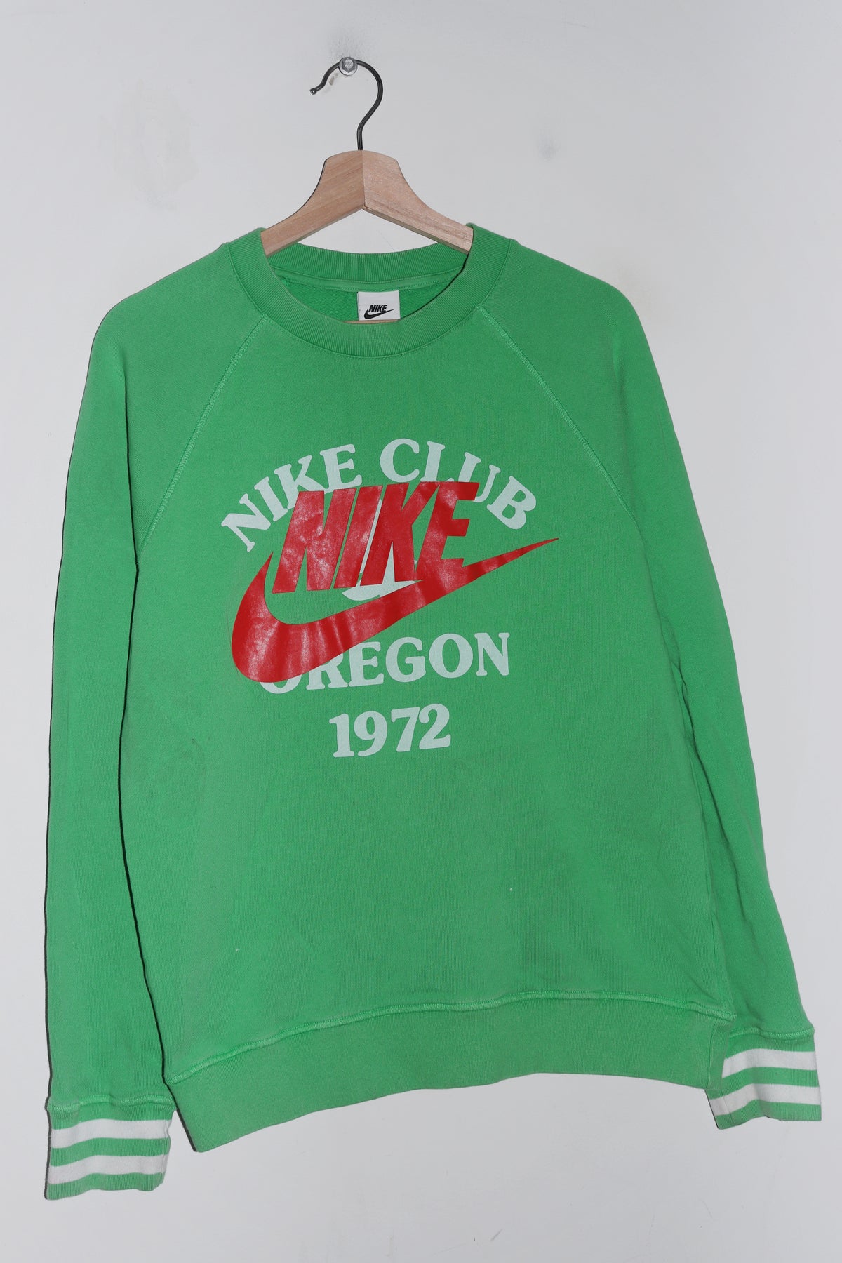 Nike Swoosh Graphic Apple Green Raglan Sweatshirt (M)