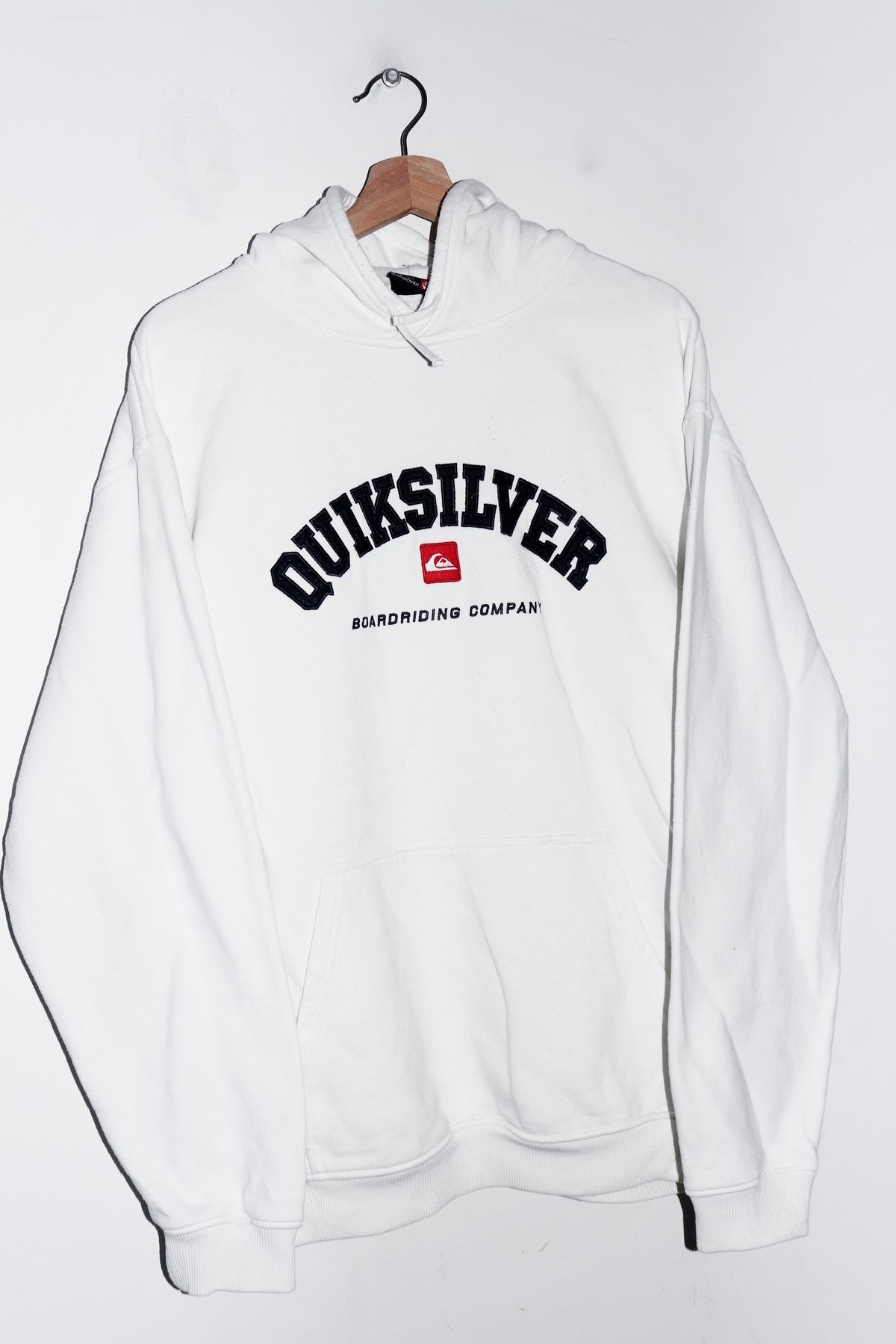 Vintage Quicksilver Embroidered Spellout Thick White Hoodie (L-XL)