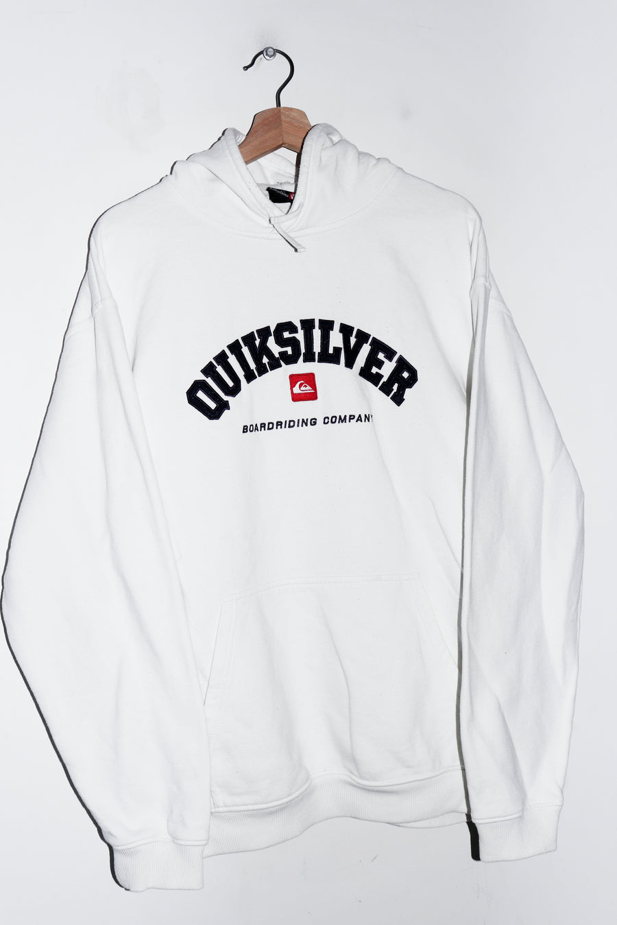 Vintage Quicksilver Embroidered Spellout Thick White Hoodie (L-XL)