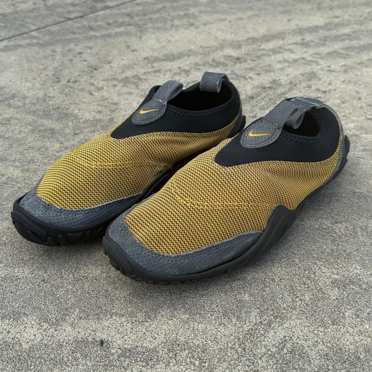 Vintage 2000s Nike ACG Aqua Sock III "Honey Yellow" (US9)