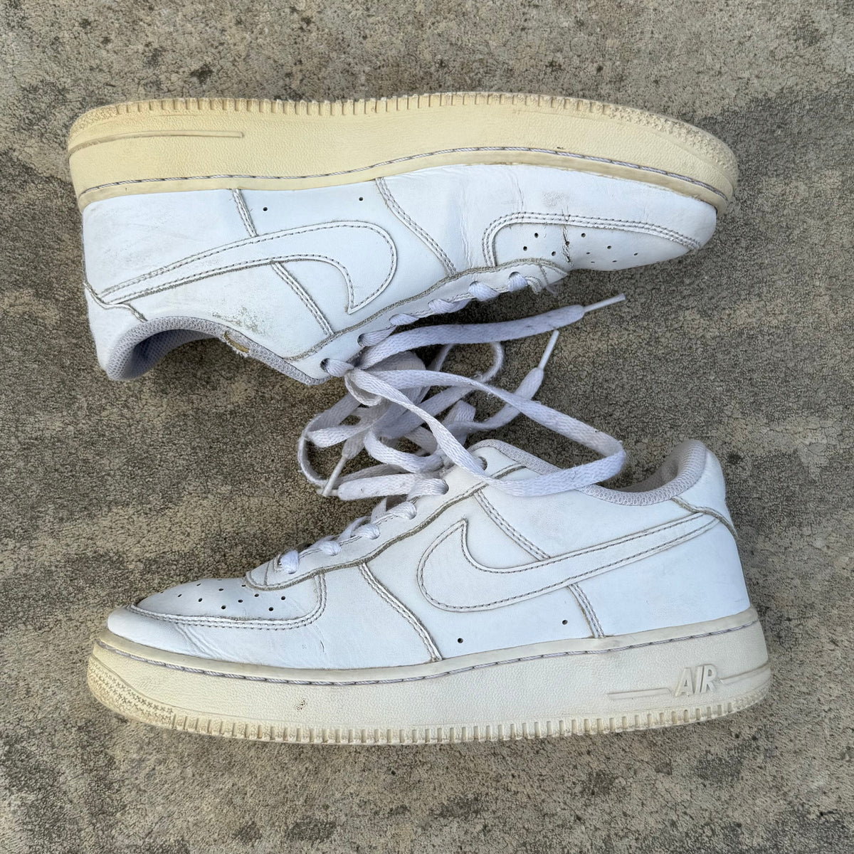 Nike Air Force Low White Sneakers (2015) (US7)