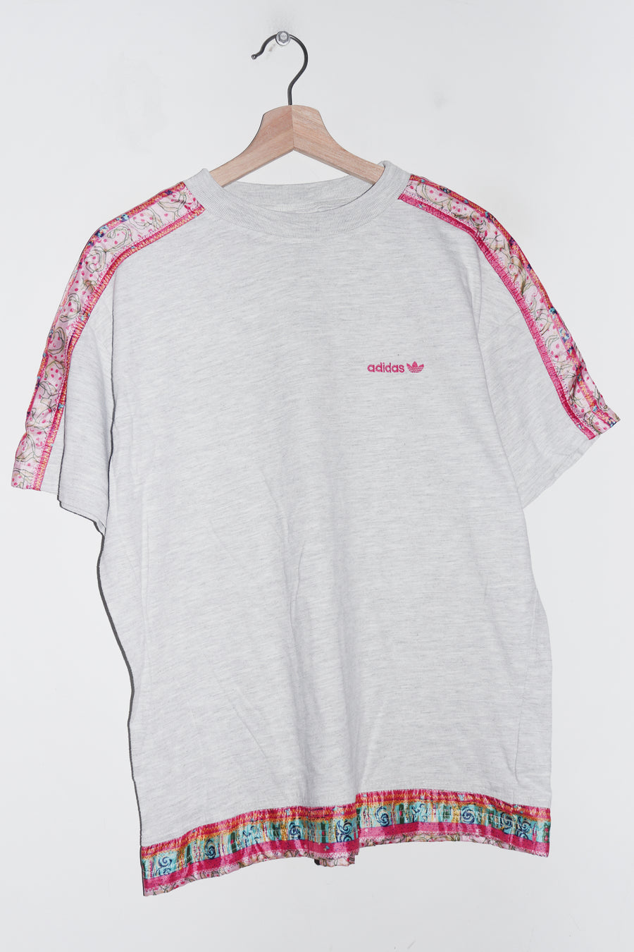 Vintage 80s Adidas Embroidered Logo Sleeve Tape Details Tee (M/M-L)