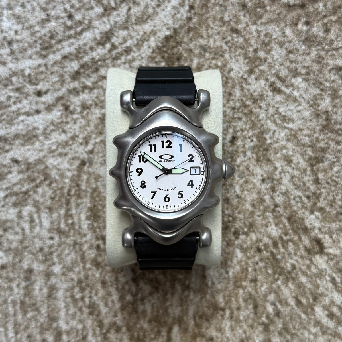 Vintage 2005 Oakley Saddleback Silver Quartz Watch (Very Rare)