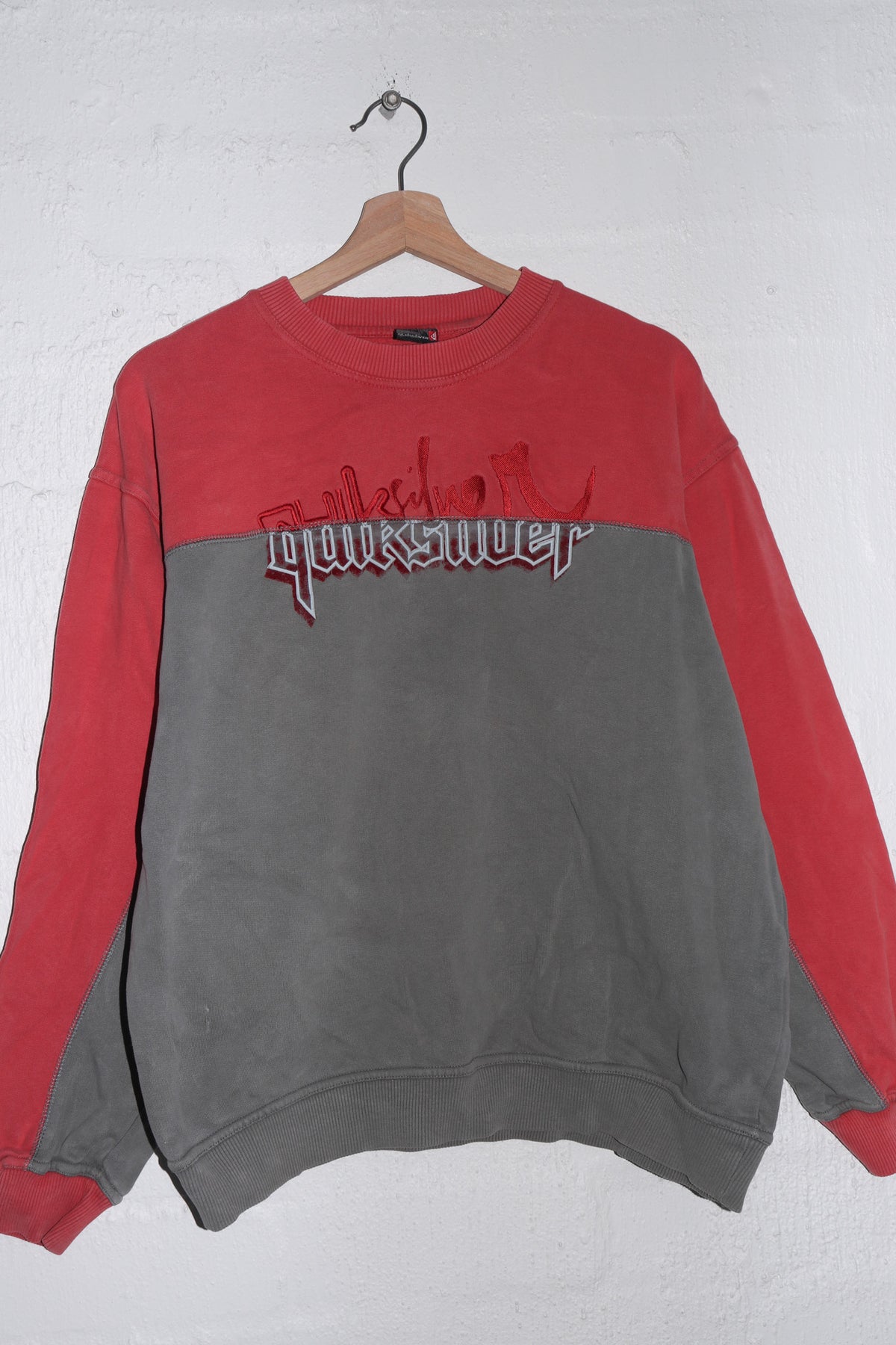 Vintage Quiksilver Surfwear Embroidered Graphic Sweatshirt (M-L)