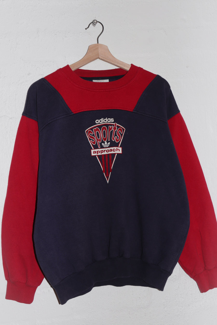 Vintage 80s Adidas Graphic Sweatshirt (M)