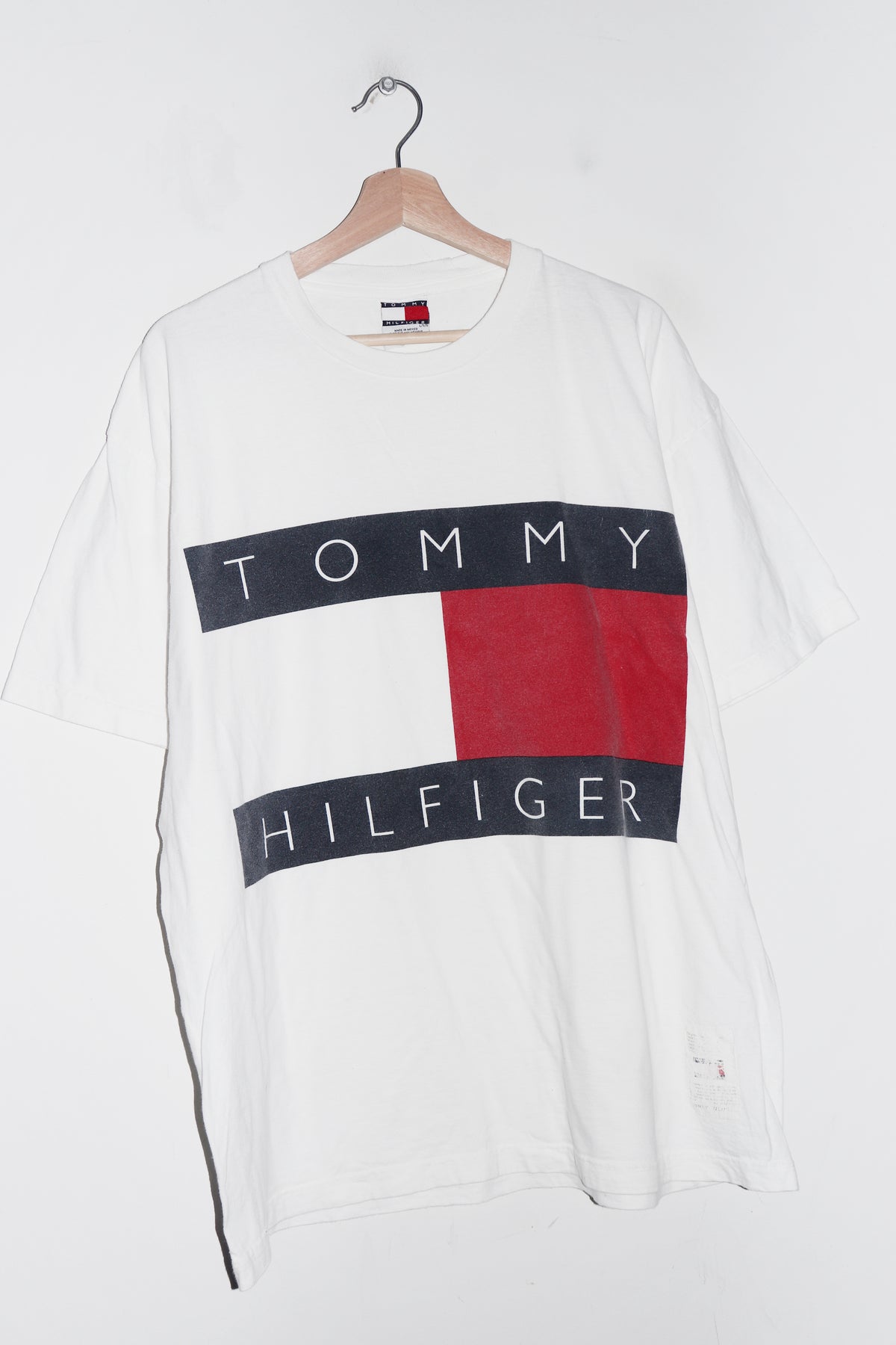 Vintage 90s Tommy Hilfiger Large Flag Graphic Tee (L-XL)