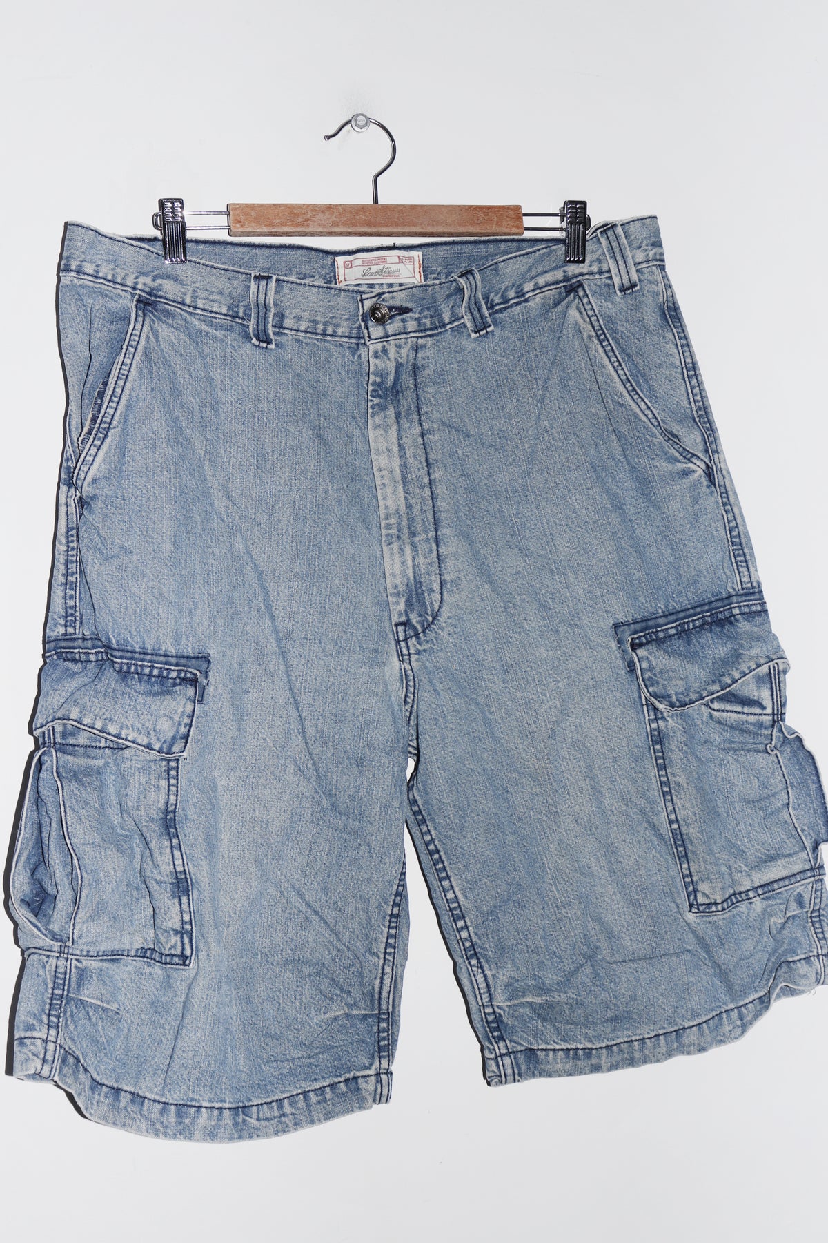 Vintage Levi's Cargo Thick Denim Carpenter Shorts (2005) (36)