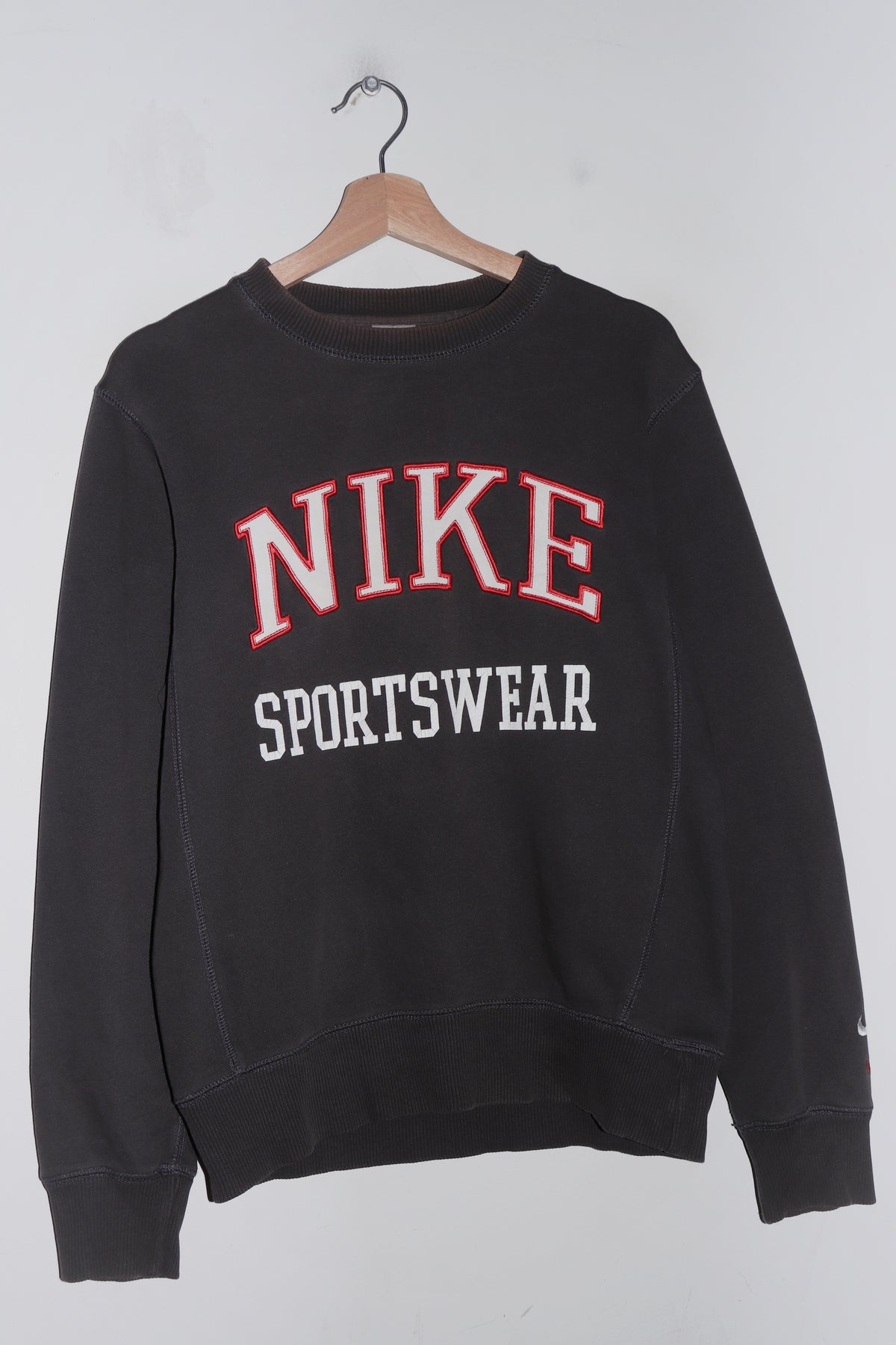 Vintage 2000s Nike Embroidered Spellout Dark Grey Sweatshirt (M)