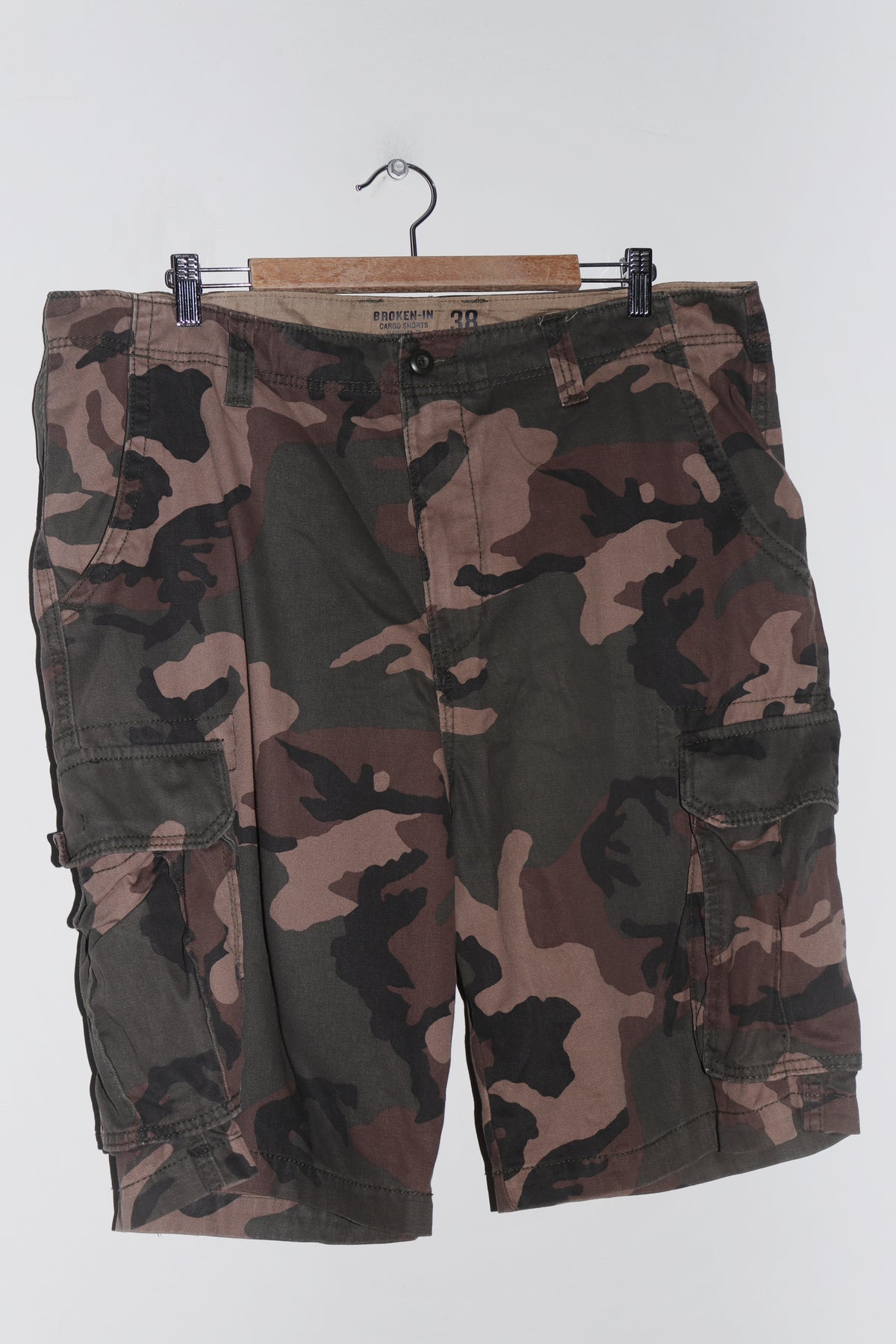 Old School Old Navy Camo Print Cargo Shorts (38)
