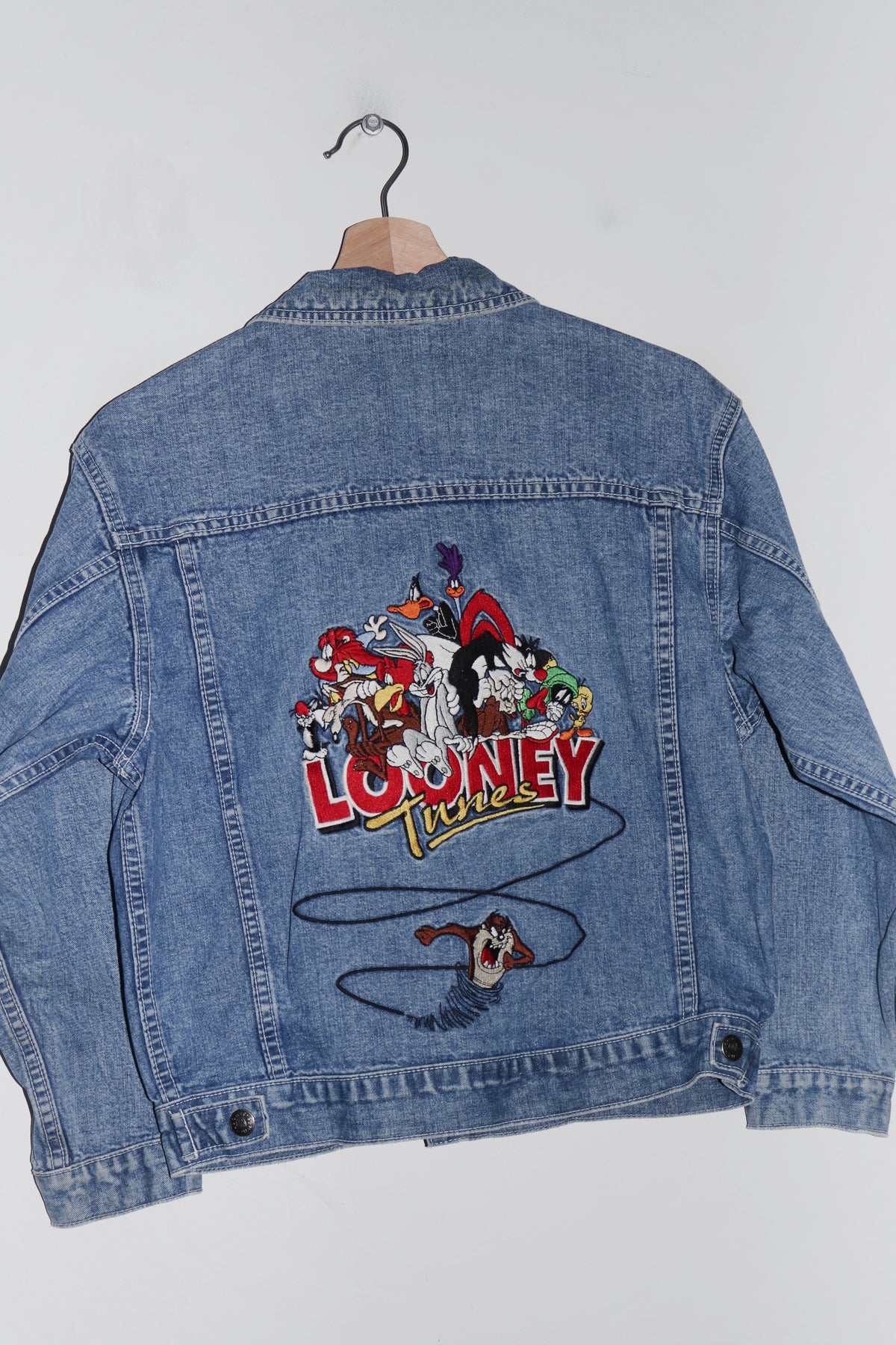 Vintage 1997 Warner Bros. Looney Tunes Embroidered Graphic Denim Jacket (S/S-M)