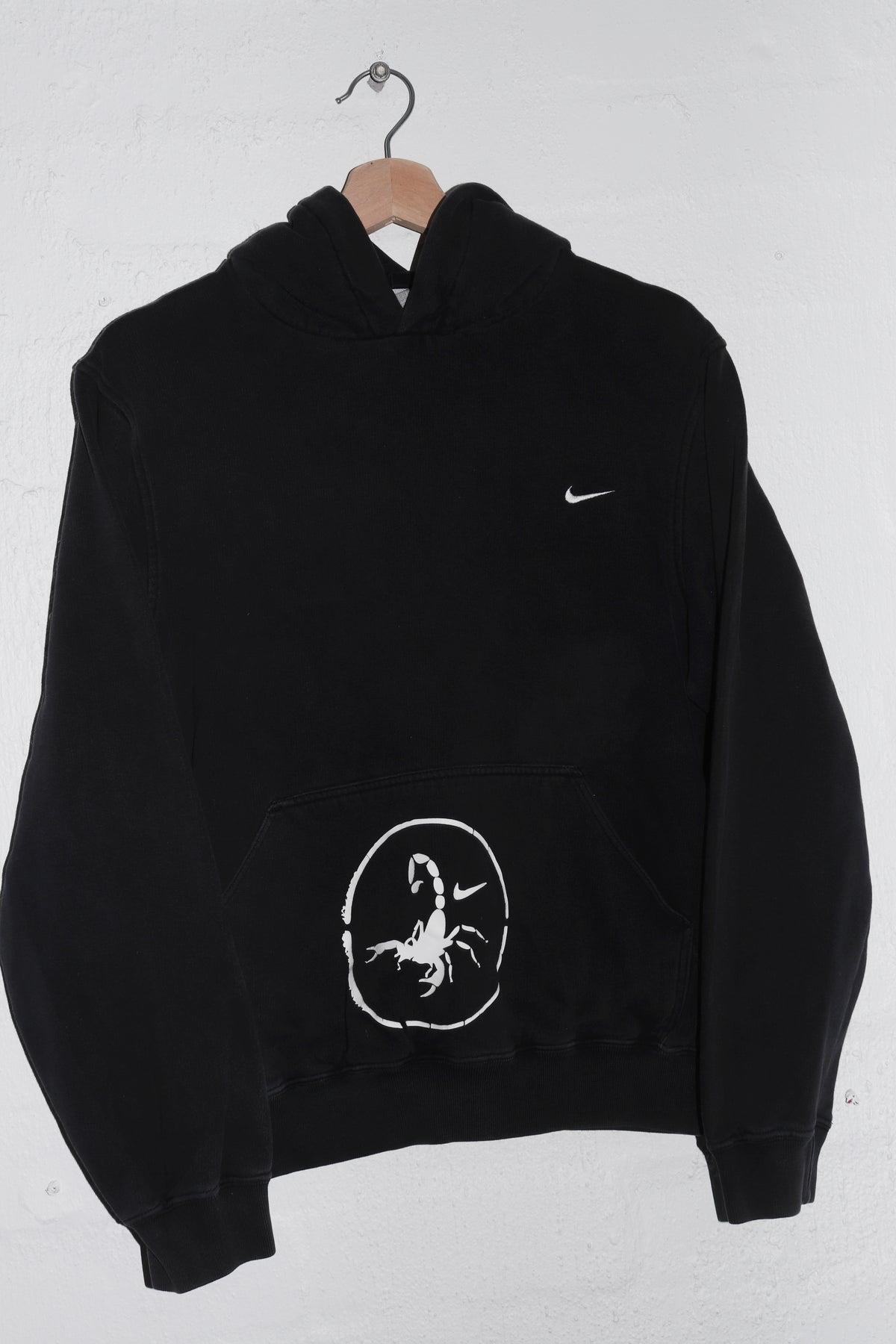 Vintage 2000s Nike Football Mini Swoosh Faded Black Hoodie (M)