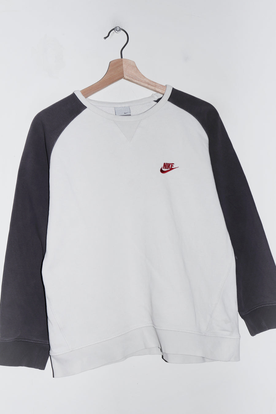 Vintage Nike Embroidered Swoosh White Sweatshirt (S/S-M)
